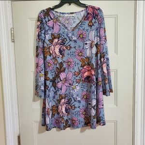 Love at First Sight Blue Purple Floral Tunic Size Medium
